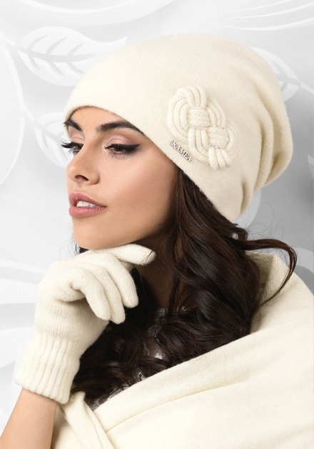 Бяла зимна шапка Bergamo
