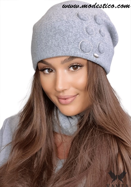 Елегантен бежов зимен дамски комплект от шапка, ръкавици и шал Kalida