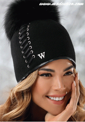 Ефектна зимна дамска шапка с красив помпон от миеща мечка - модел Tris